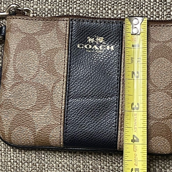 Coach Corner Zip Wristlet In Signature Canvas In Khaki/Black - Picture 6 of 9